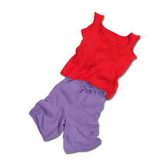 Kurze Hosen und Tanktop in rot und lila für Kinder.