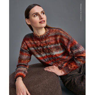 Modischer Pullover aus Magnolia-Garn, Modell mit bunten Streifen und lässigem Schnitt.