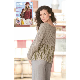 Frau in lässigem Pullover mit Jacquardmuster, Zeitschrift im Hintergrund