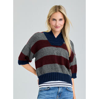 Gestrickter Pulli mit Kragen aus Wool-Cashmere, getragen von einer Frau mit kurzem Haar.