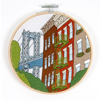 Stickset New York mit gesticktem Stadtbild im Rahmen.