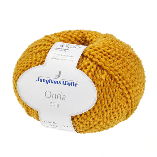 Gelbe Onda Wolle von Junghans-Wolle in einem runden Knäuel.