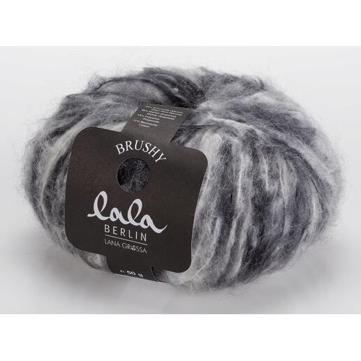 Brushy Color Garn von Lala Berlin in Weiß/Grau/Schwarz, verpackt mit schwarzer Banderole.