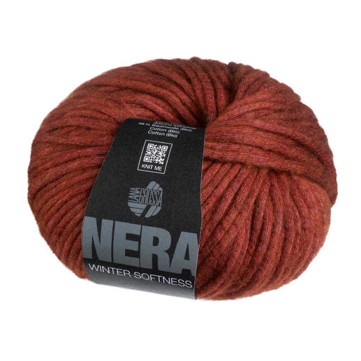 Rote Wolle 'Winter Softness' in einem Bällchen, perfekt für warme Strickprojekte.