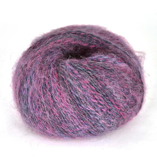 Garnknäuel in Rosa mit grauen und blauen Akzenten