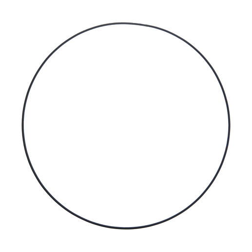 Schwarzer, mattierter Metallring ohne sichtbare Verzierungen.