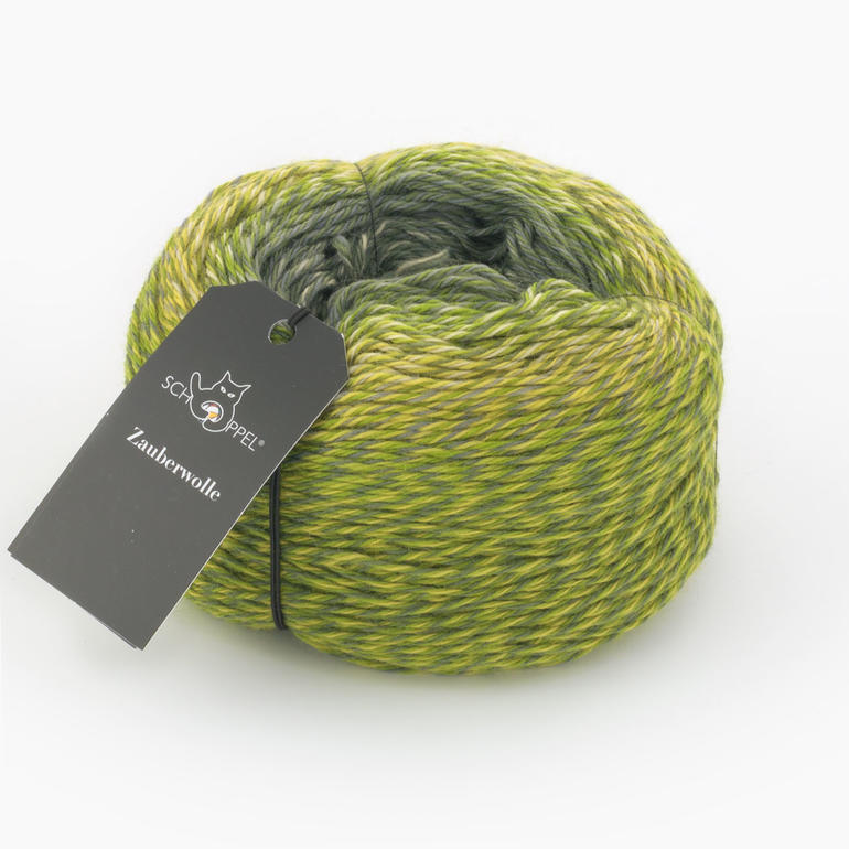 Zauberwolle von Schoppel Wolle in grünen Farbtönen.
