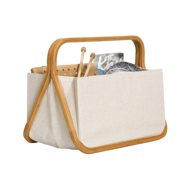 Hilfskorb aus Canvas mit Bambusrahmen und Handgriffen.