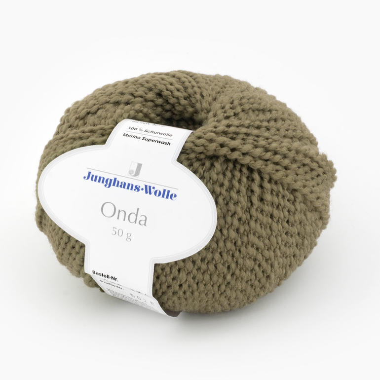Olivgrüne Wolle Onda von Junghans-Wolle in einem 50 g Ball.
