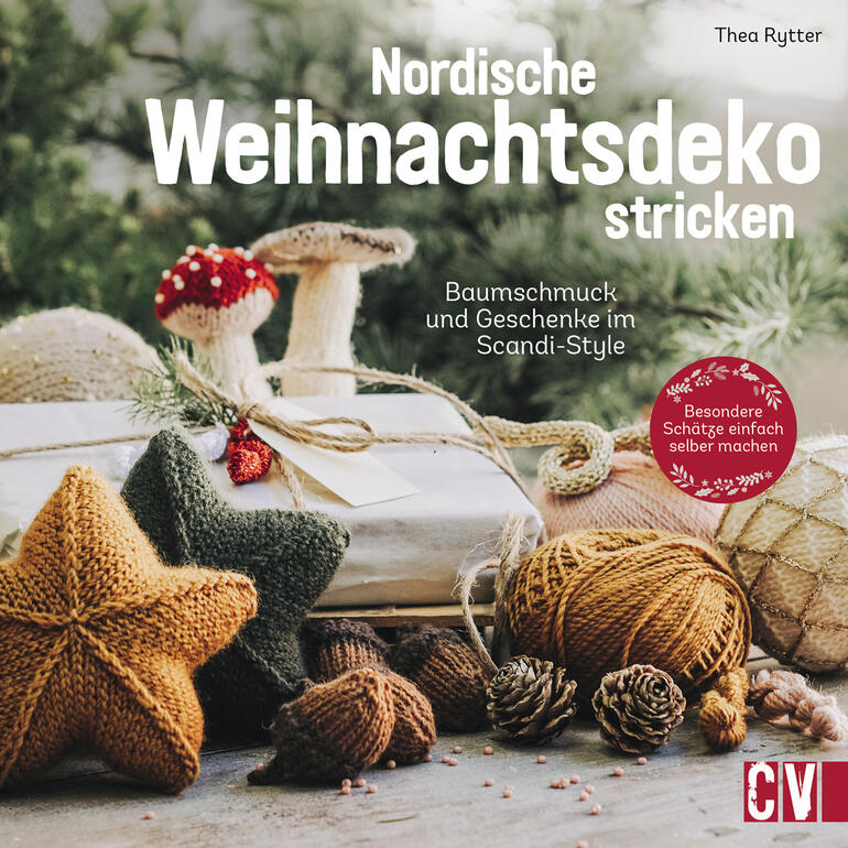 Buchcover von 'Nordische Weihnachtsdeko stricken' mit Sternen und Wolle auf einem Tisch