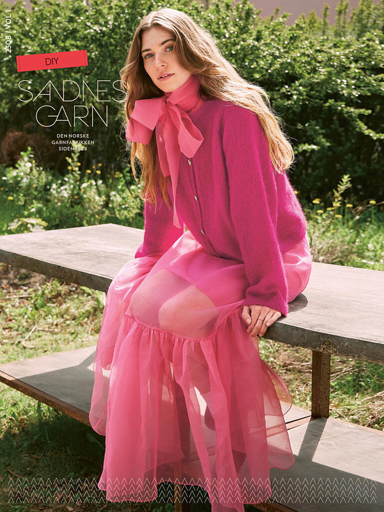 DIY-Heft Sandnes mit einer Frau in pinkem Outfit