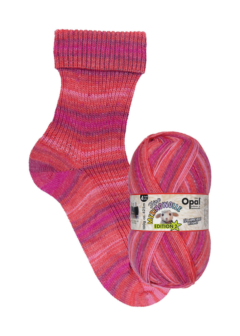 Rosa Socke aus Opal Merinowolle Edition II mit passendem Wollknäuel.