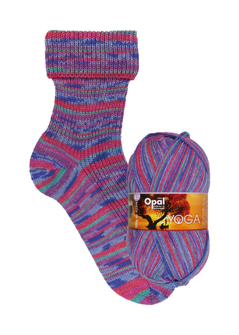 Opal Yoga 4-fach, 11660 - Bunte Socken und Wollknäuel.