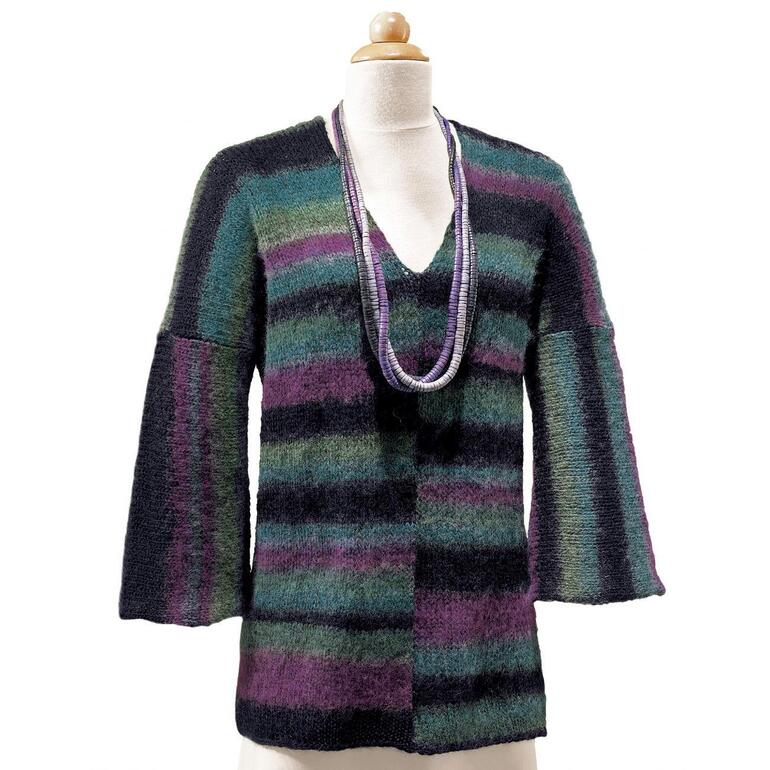 Roter V-Ausschnitt-Pullover aus leichtem Stoff auf einem Schaufensterpuppe.