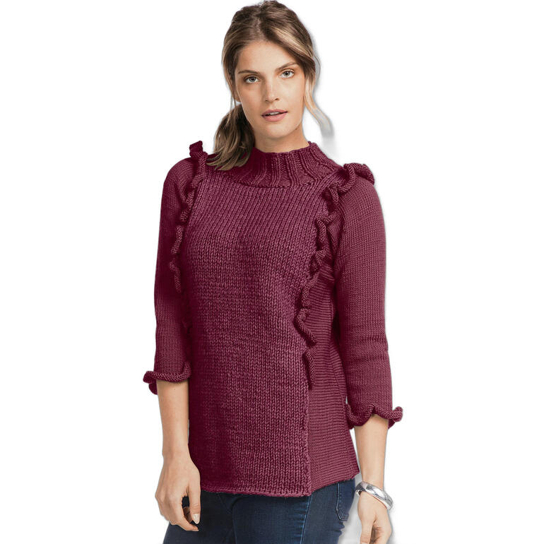 Burgunderfarbener Damenpullover mit Rüschen, leger getragen