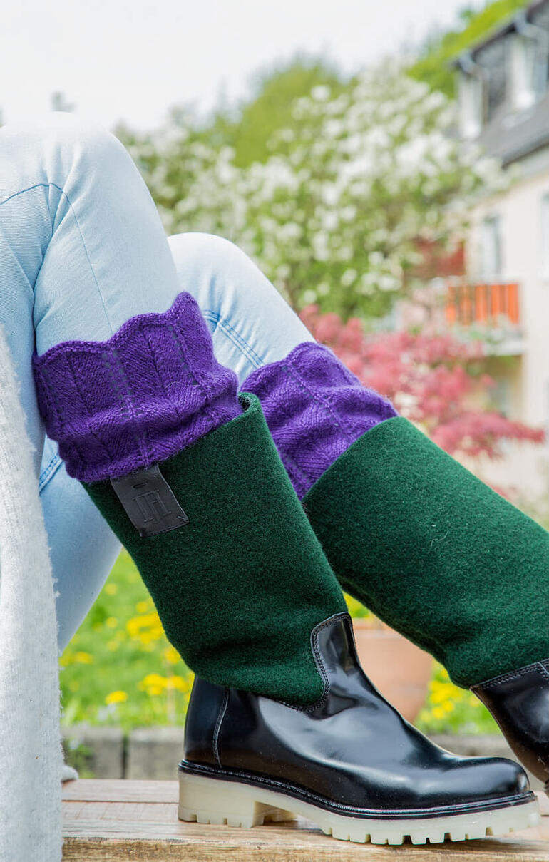 Stiefel-Manschetten aus Rima in lila und grün.