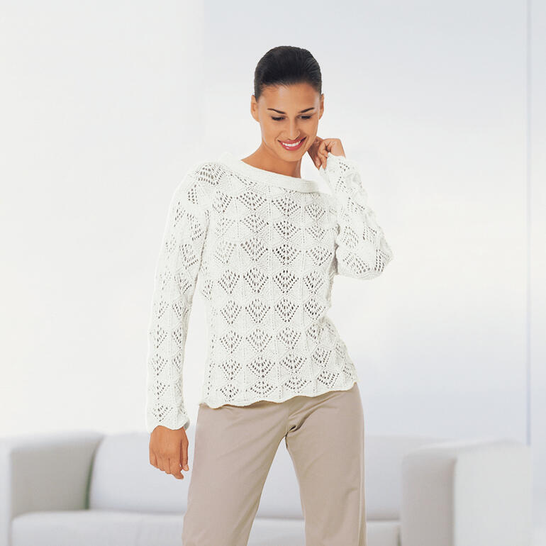 Musterpulli aus Micro in Weiß, mit feinen Mustern.