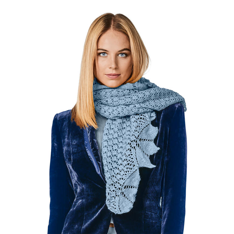 Helles Dreiecktuch aus Rima-Wolle, ca. 100 x 165 cm, elegant getragen