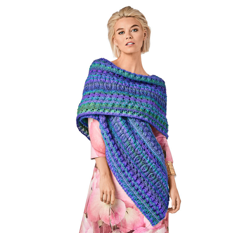 Bunter Schal aus Scala, getragen von model.