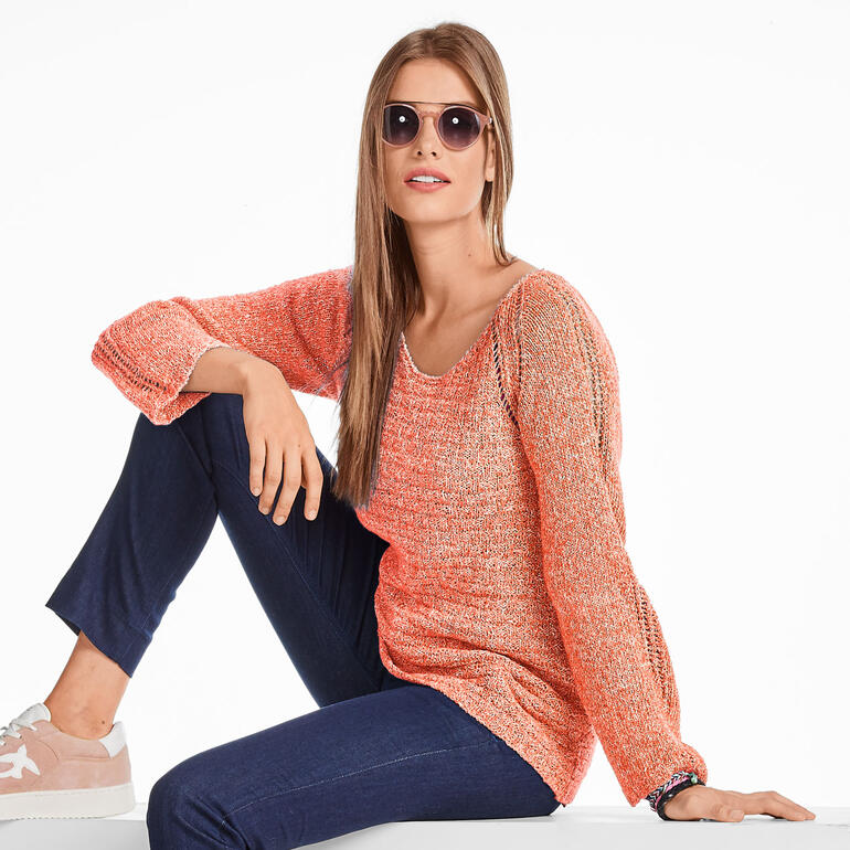 Damenpullover aus Contrato in Koralle mit weitem Schnitt und modischem Design.