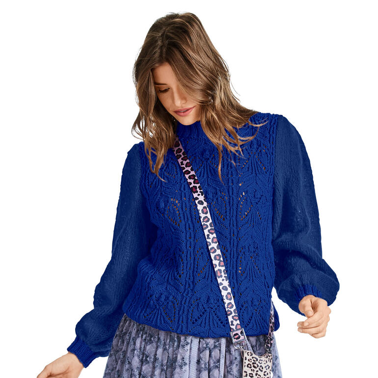 Pullover aus Merino-Extrafein in kräftigem Blau mit floralem Muster.