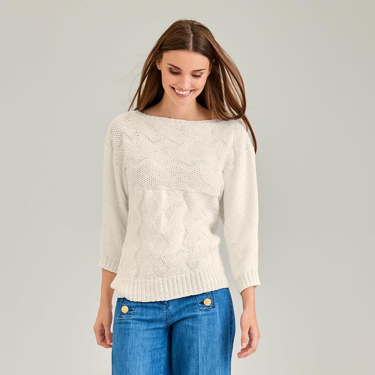 Helle Jacke aus Recycle & PET, lässig mit Jeans getragen