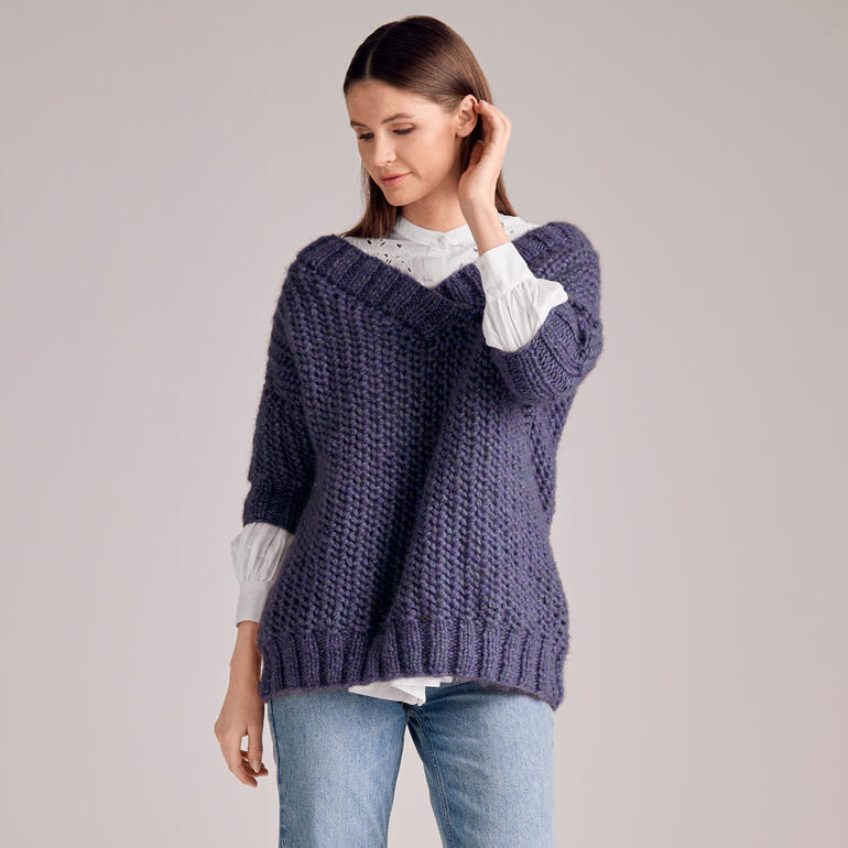 Oversize Pullover aus Frigga mit offenem Hals und weichem Material.