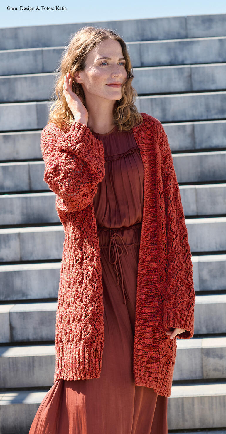 Rote Jacke aus Calma mit offenem Strickmuster