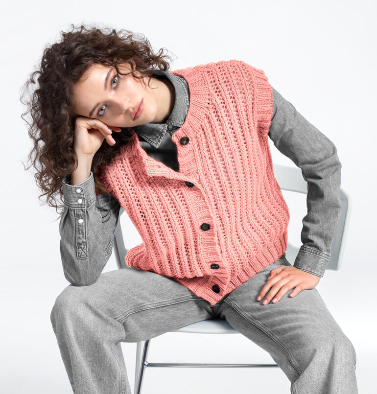 Weste aus Cotonara in zartem Rosé mit Knopfleiste.