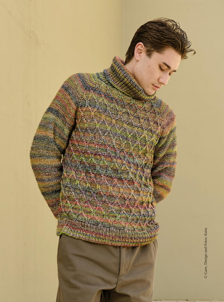 Herren-Pullover aus Cotton-Merino Rainbow in bunten Farben, getragen von einem Mann.
