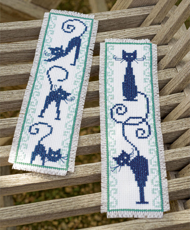 Zwei Lesezeichen mit stilisierten Katzenmotiven