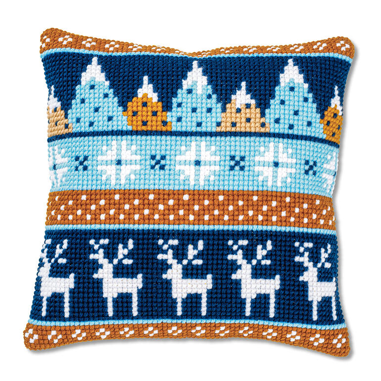 Kreuzstichkissen mit Wintermotiven, darunter Rehe und bunte Bäume in Blau und Beige.