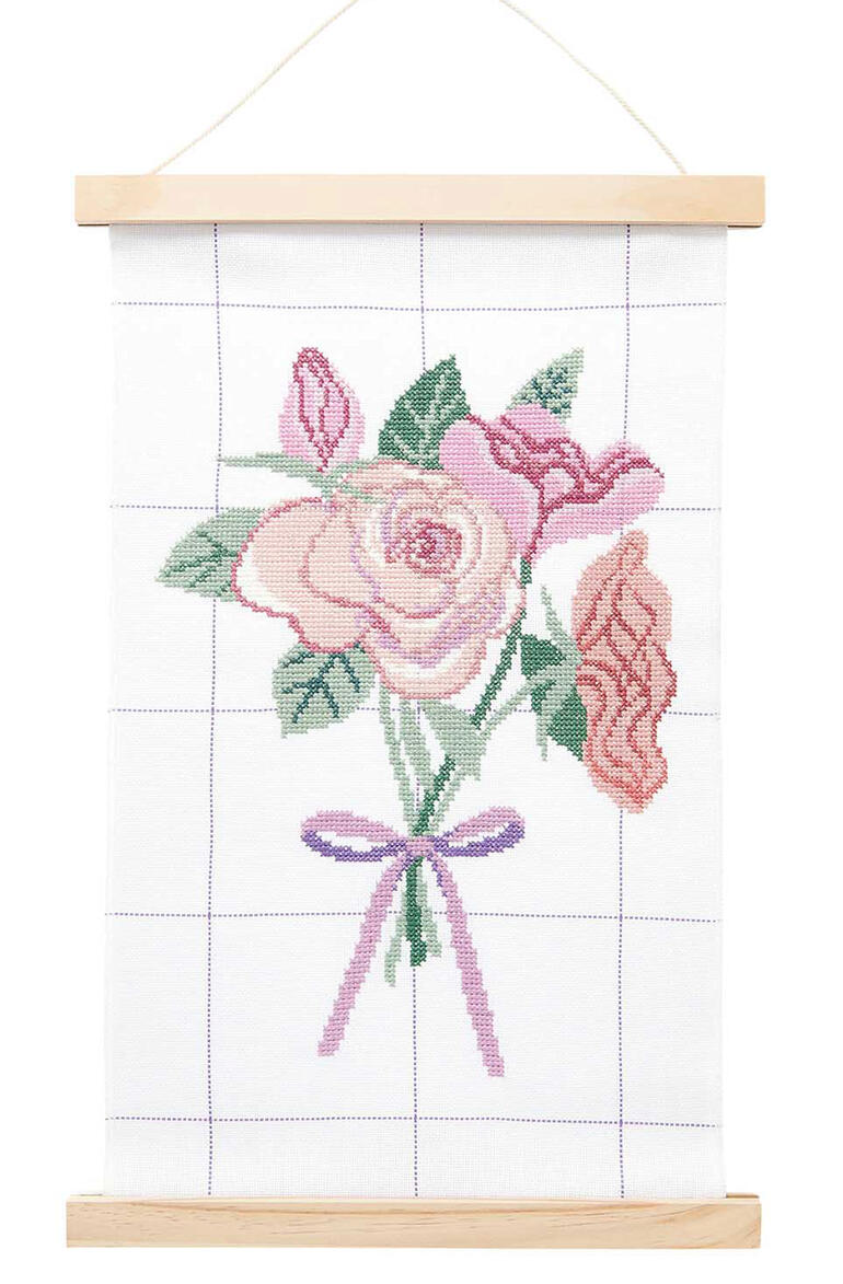 Wandbehang eines Blumenstraußes, mit Holzrahmen.